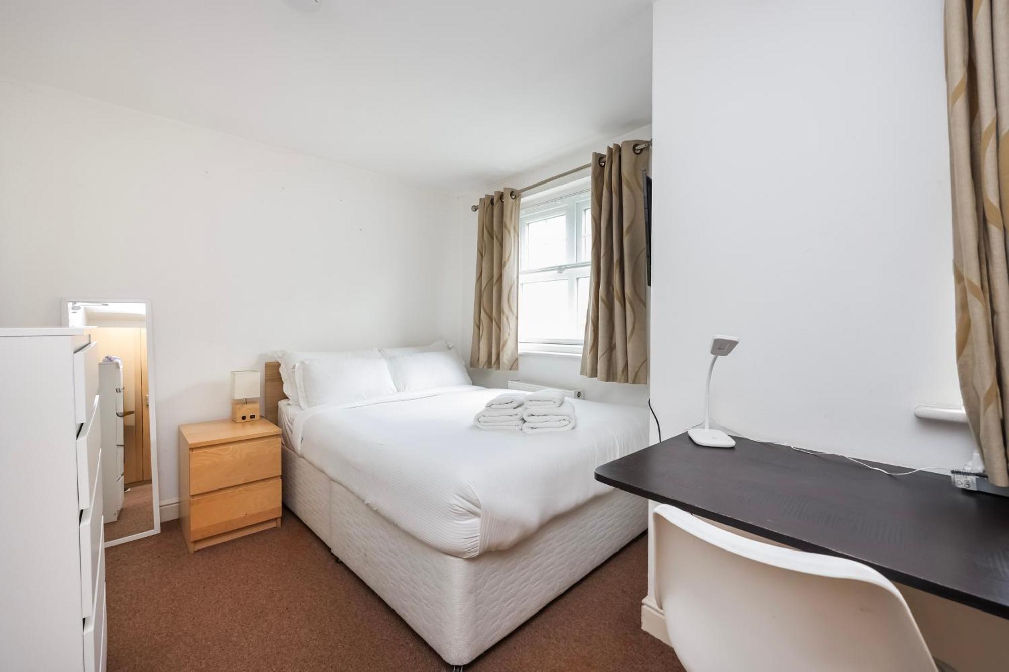 Vibrant Clapham Double Bedroom London Exteriör bild