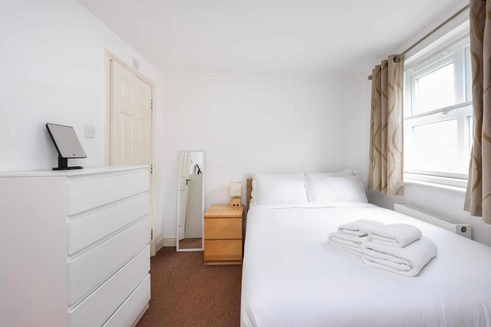Vibrant Clapham Double Bedroom London Exteriör bild