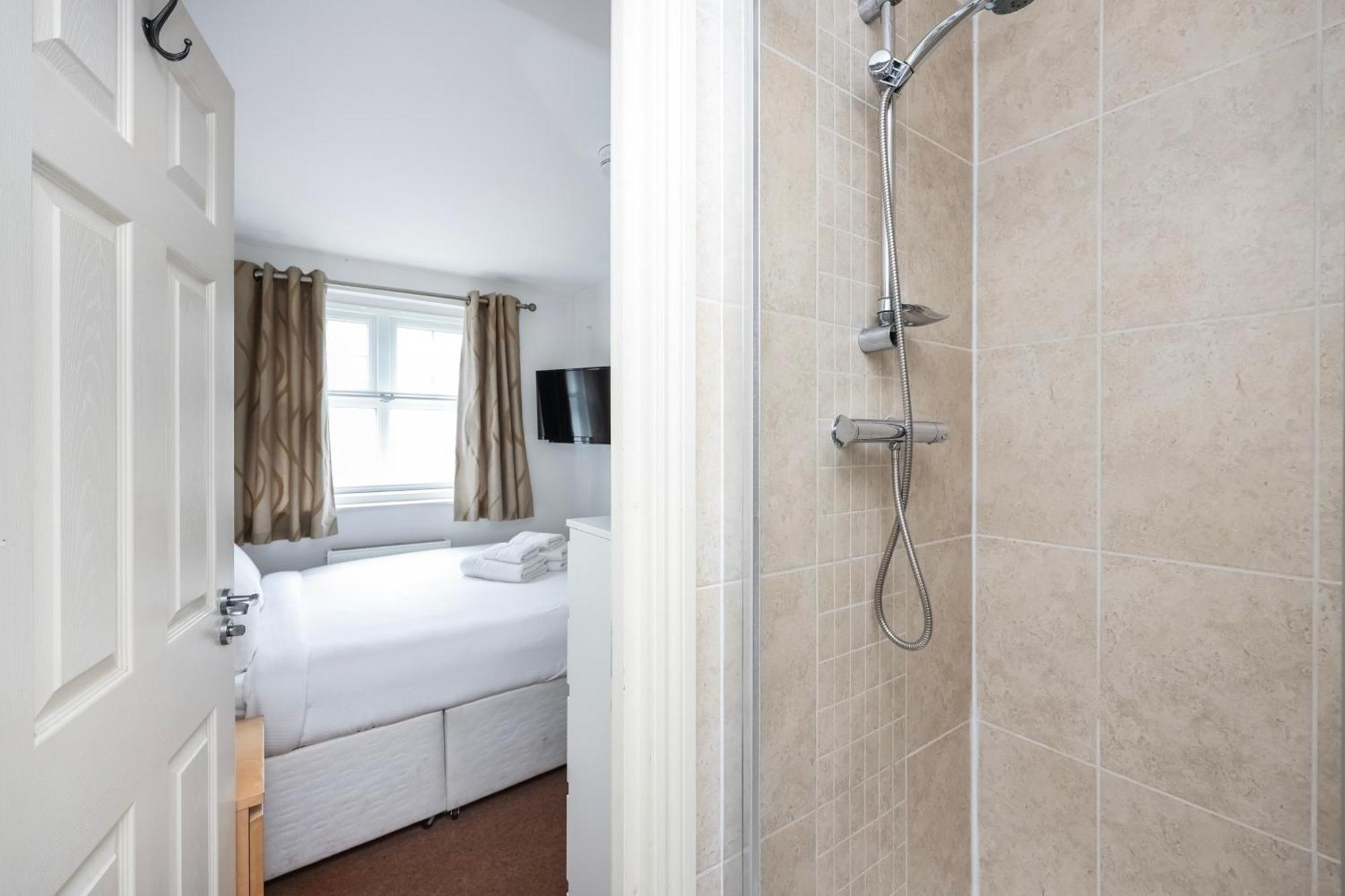 Vibrant Clapham Double Bedroom London Exteriör bild